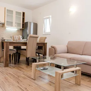 Kuzmanic Apartment Kastela